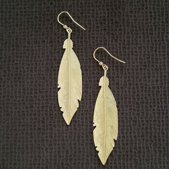 Mia Fiore Textured Gold💛 Feather🪶 Earrings - Picture 4 of 16